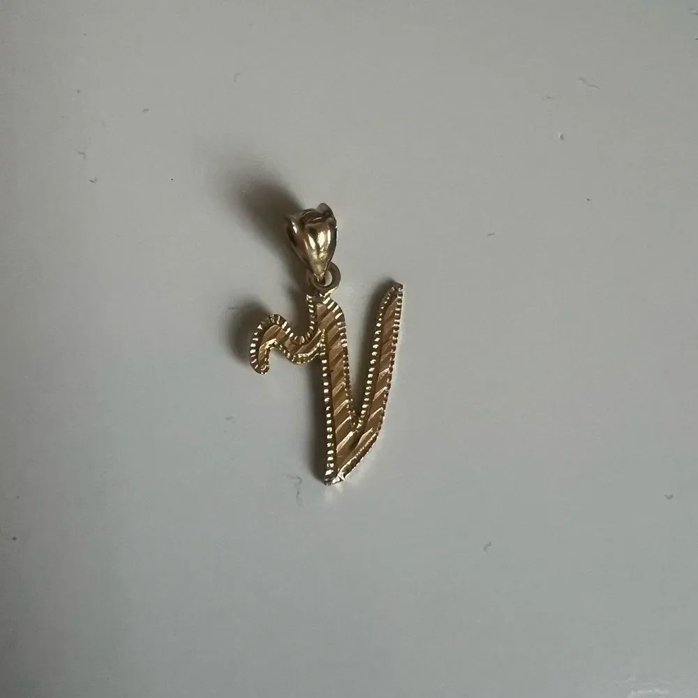 Initial V 14k real solid gold pendant